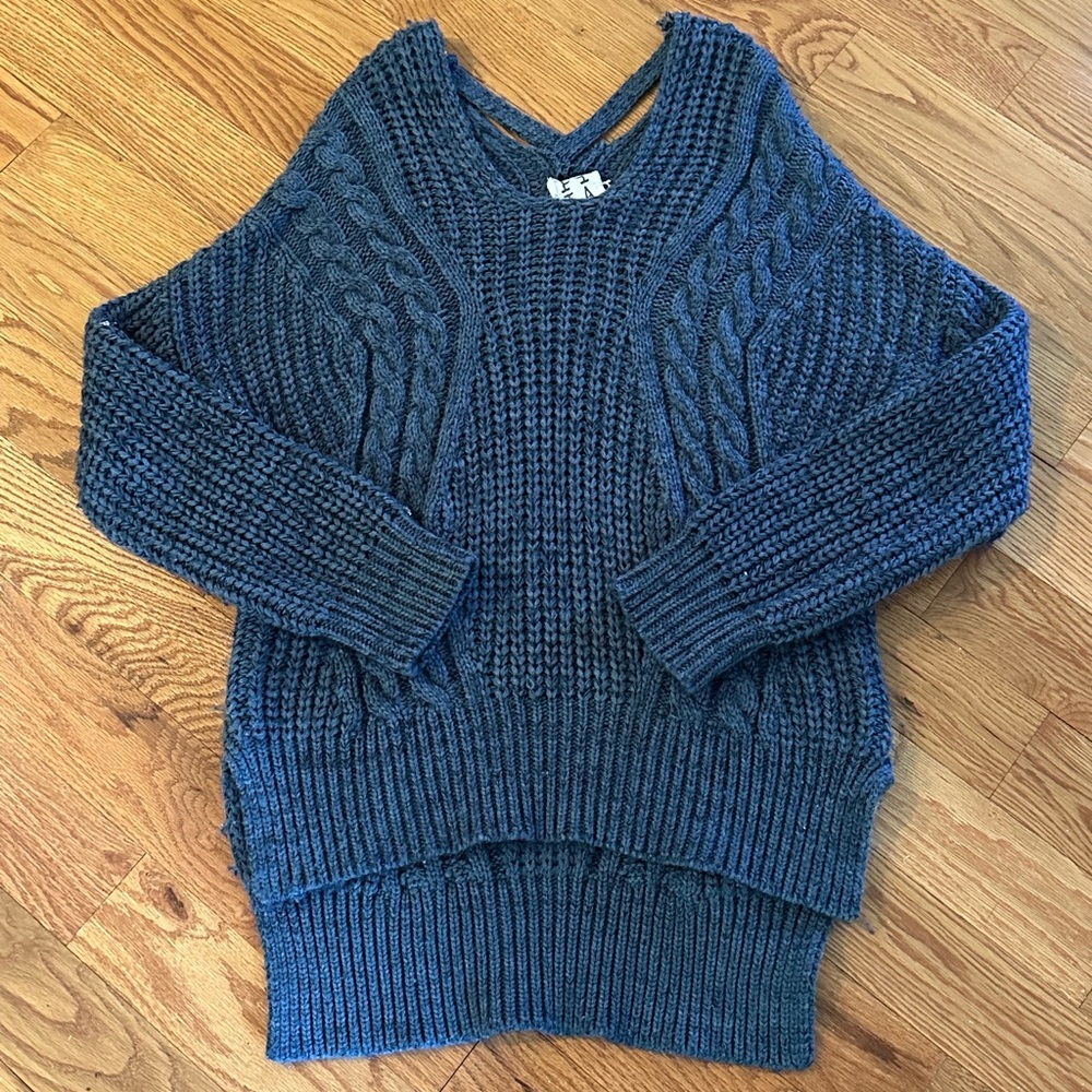 PPLA Sweater. S/M.